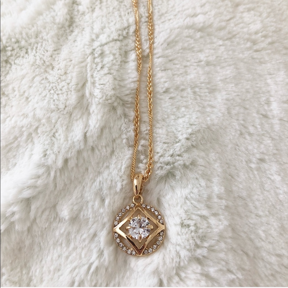 *NWOT* Dainty Gold Rhinestone Necklace 2